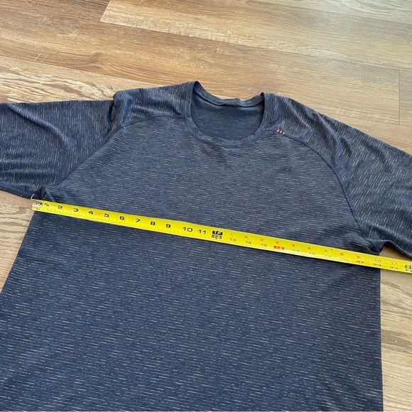 Lululemon blue workout shirt XL - Picture 5 of 8